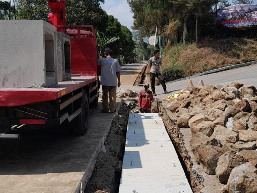 Kanstin - Tepi Jalan